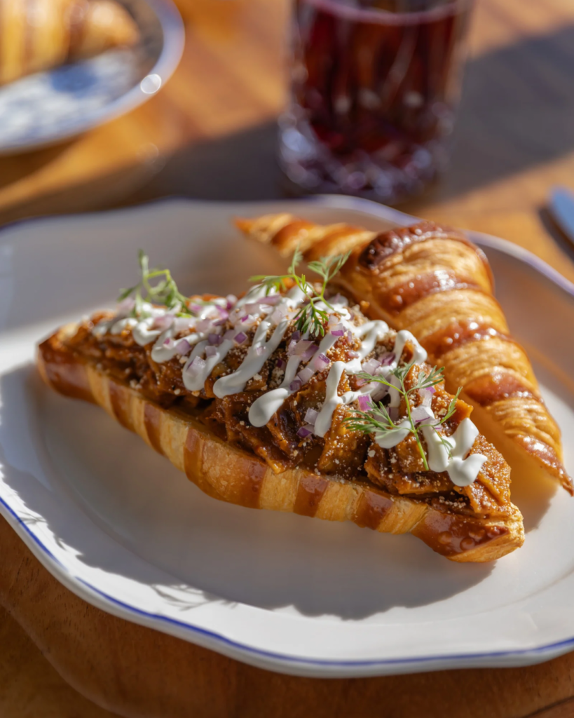 croissants con chilaquiles 