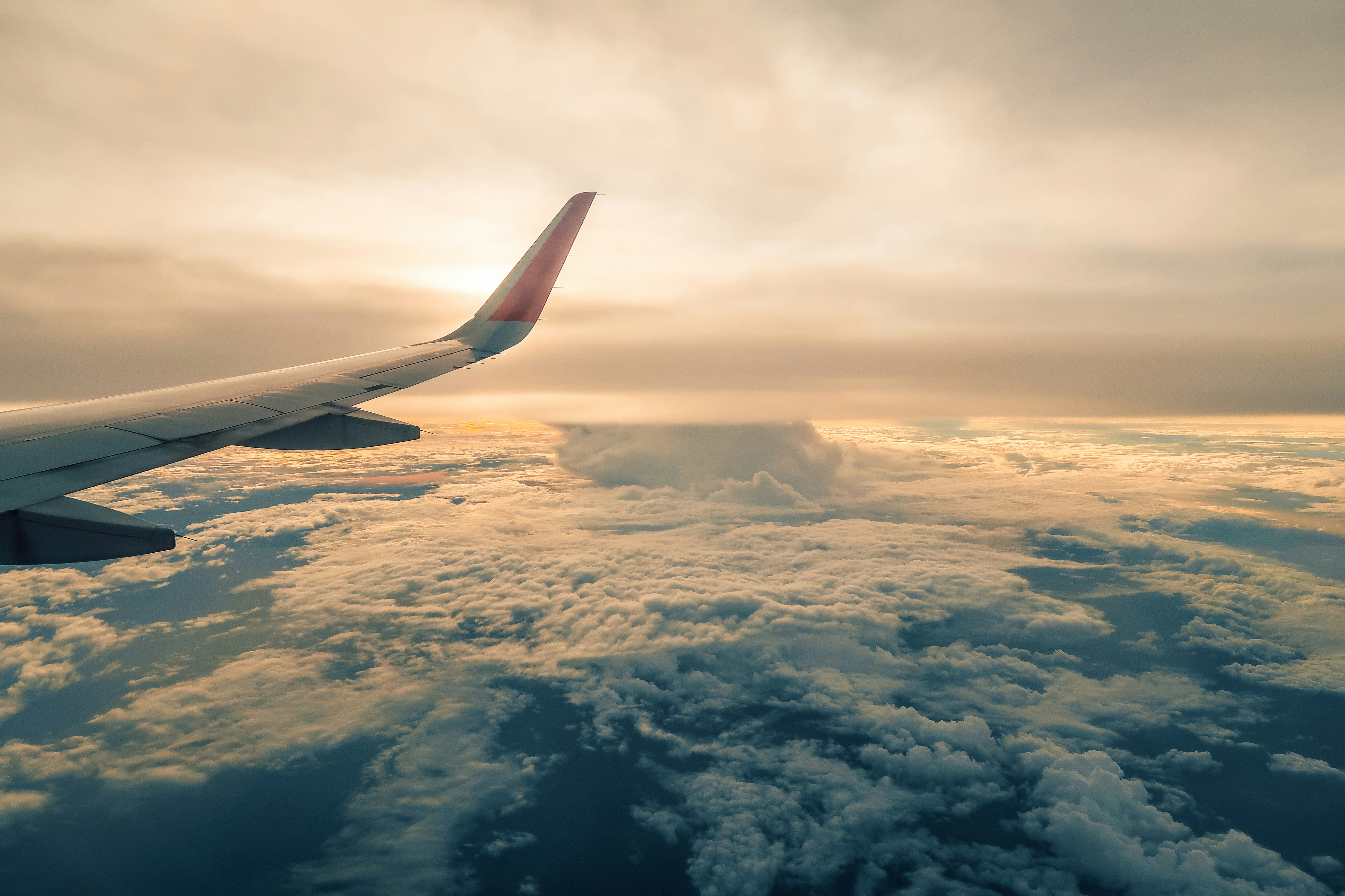 avión en en cielo 