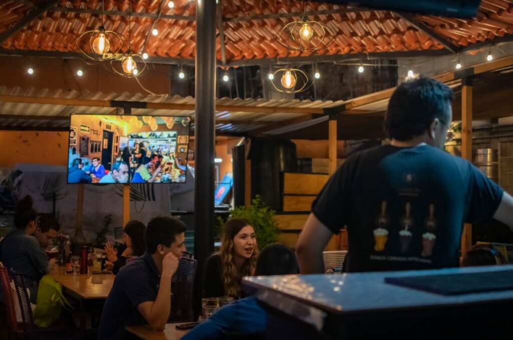 ¿Qué esperar de Claroscuro Beer Garden?