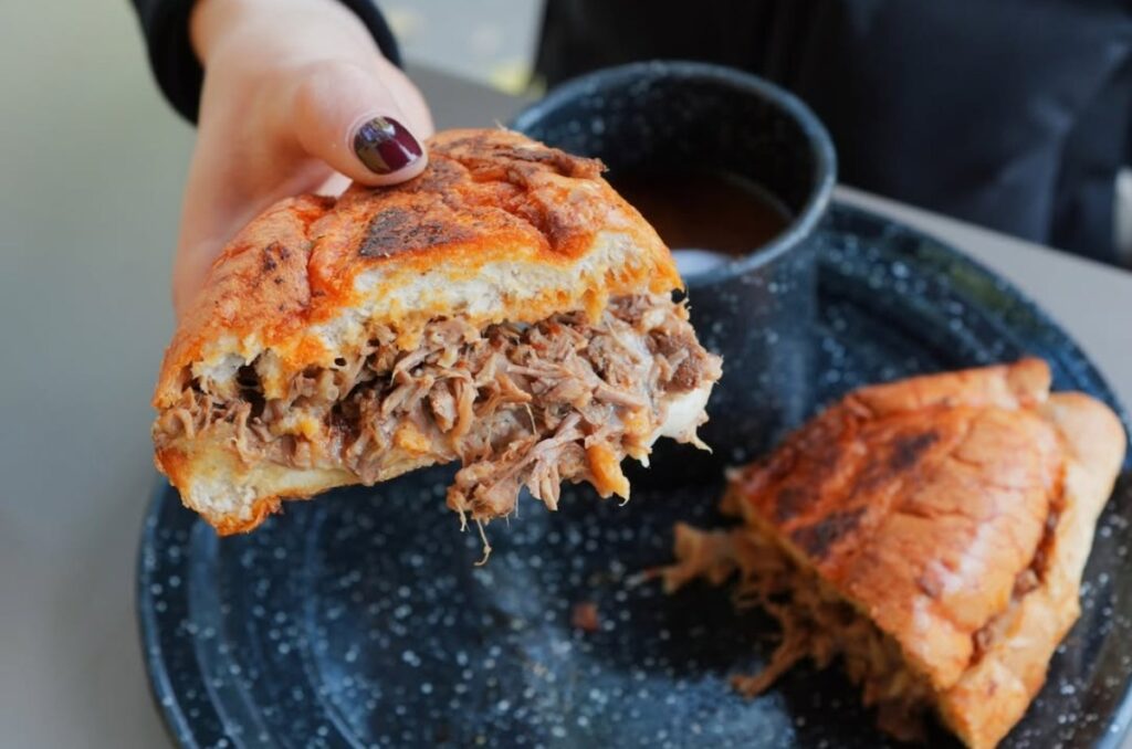 2. Cuatro de Barrio, birria y buena vibra en la Narvarte