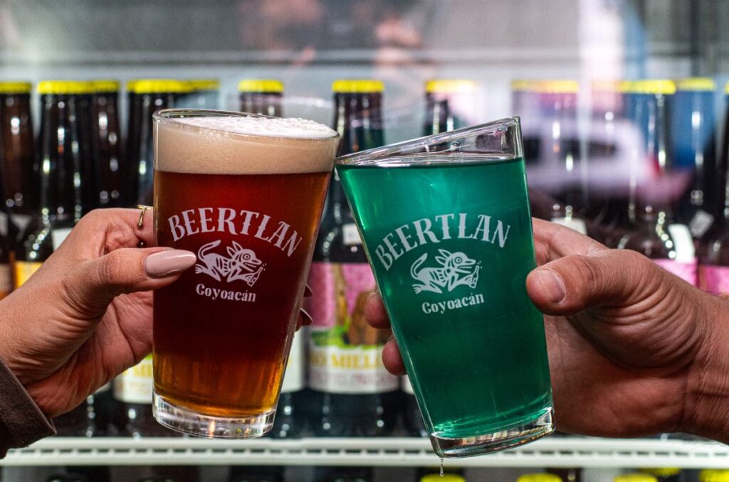 Cerveza artesanal y ambiente relajado en Beertlan Coyoacán 