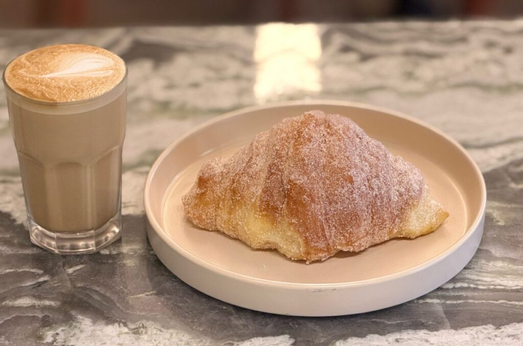1. Quesería de Mí: un croissant inspirado en el pan de muerto
